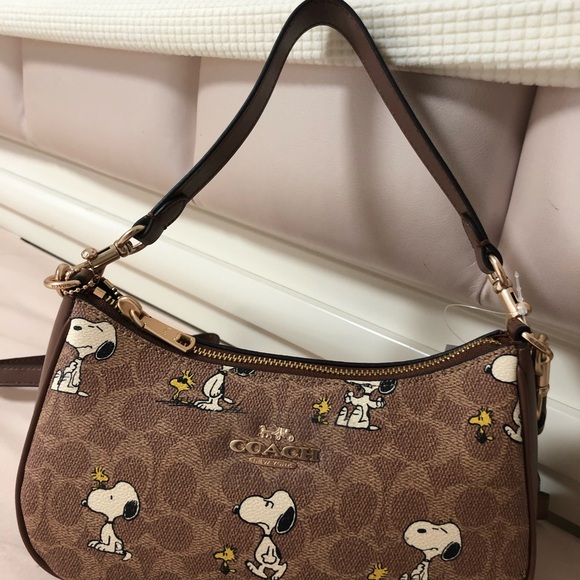 Coach X Peanuts Teri Shoulder Bag In Signature Canvas With Snoopy Print - Picture 6 of 7